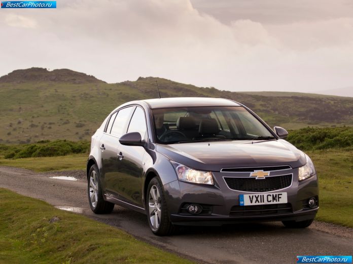 2012 Chevrolet Cruze Hatchback - фотография 4 из 73