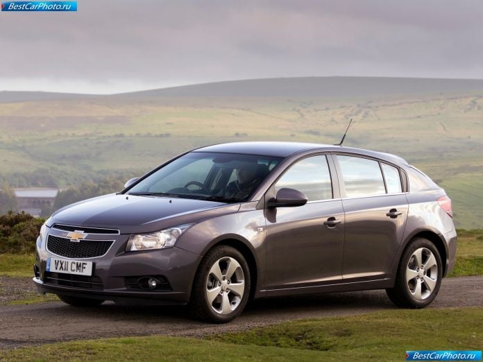 2012 Chevrolet Cruze Hatchback - фотография 5 из 73