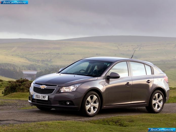 2012 Chevrolet Cruze Hatchback - фотография 7 из 73