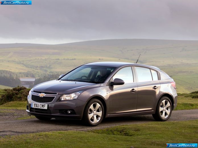 2012 Chevrolet Cruze Hatchback - фотография 8 из 73