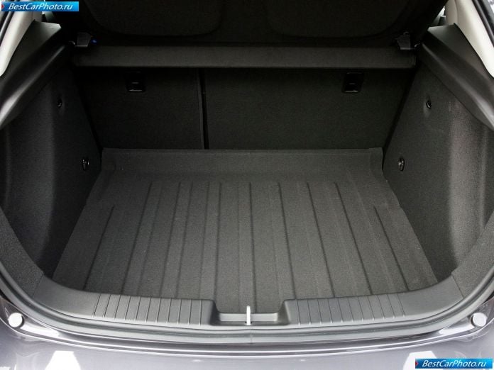 2012 Chevrolet Cruze Hatchback - фотография 57 из 73