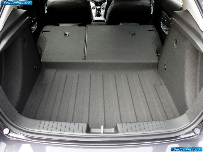 2012 Chevrolet Cruze Hatchback - фотография 59 из 73