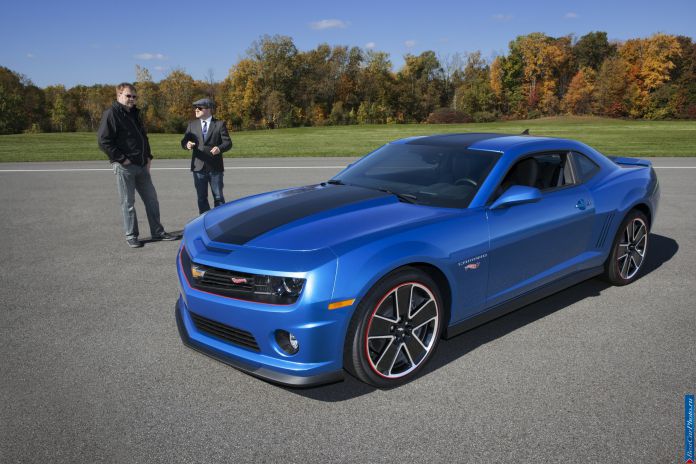 2013 Chevrolet Camaro Hot Wheels Edition - фотография 12 из 18