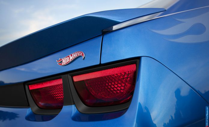 2013 Chevrolet Camaro Hot Wheels Edition - фотография 15 из 18