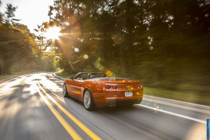 2013 Chevrolet Camaro ZL1 Convertible - фотография 9 из 70