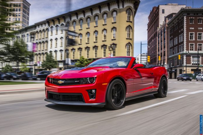 2013 Chevrolet Camaro ZL1 Convertible - фотография 13 из 70