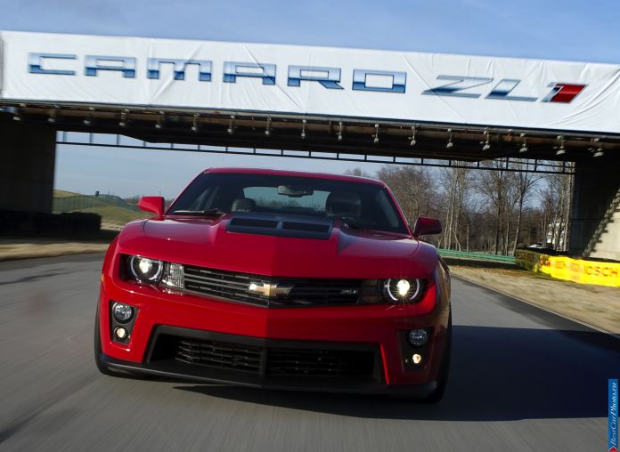 2013 Chevrolet Camaro ZL1 Convertible - фотография 17 из 70 2013 Chevrolet Camaro ZL1 Convertible - фотография 17 из 70