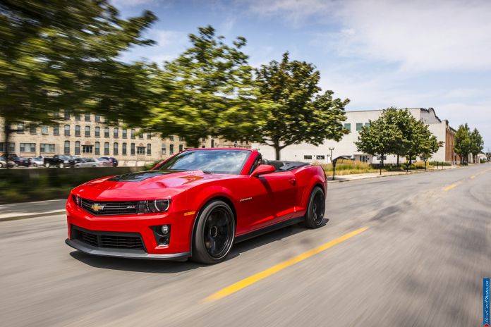 2013 Chevrolet Camaro ZL1 Convertible - фотография 20 из 70