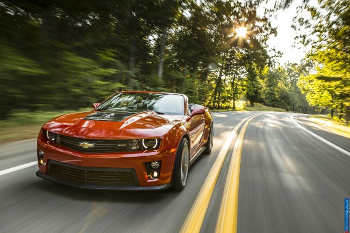 2013 Chevrolet Camaro ZL1 Convertible - фотография 22 из 70