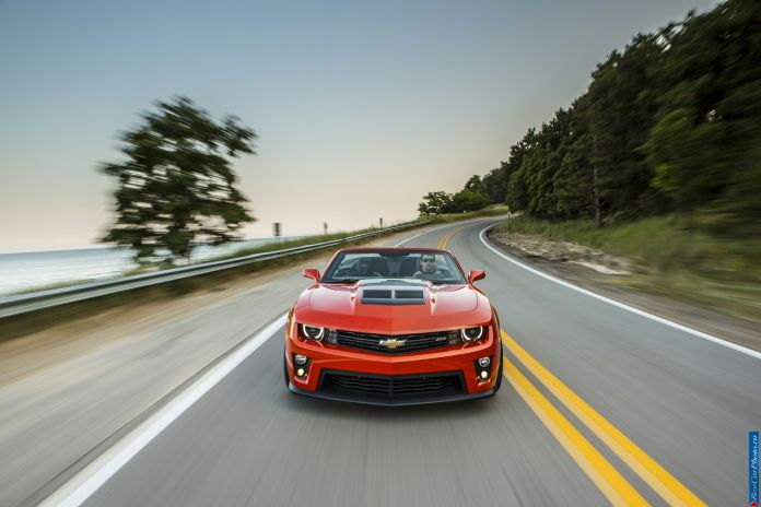 2013 Chevrolet Camaro ZL1 Convertible - фотография 27 из 70