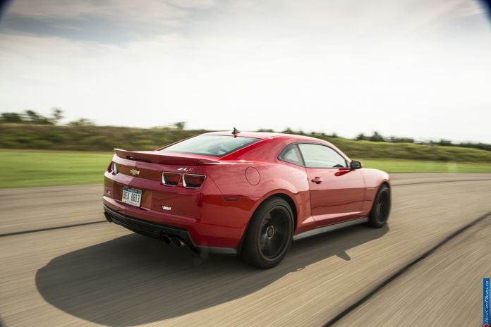 2013 Chevrolet Camaro ZL1 Convertible - фотография 32 из 70