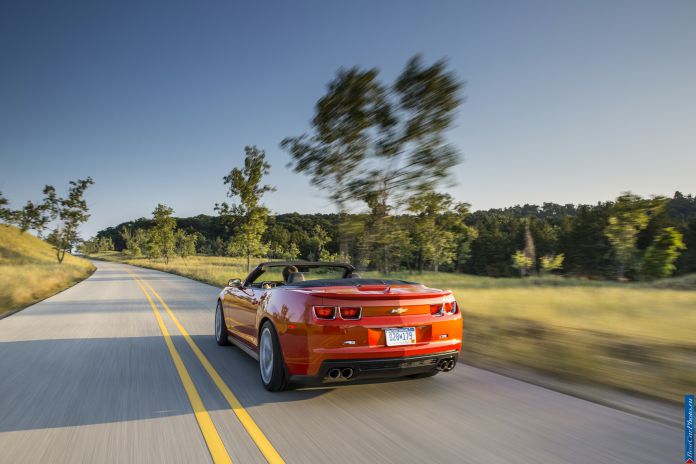 2013 Chevrolet Camaro ZL1 Convertible - фотография 33 из 70