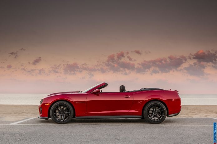 2013 Chevrolet Camaro ZL1 Convertible - фотография 37 из 70