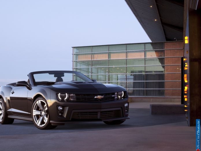 2013 Chevrolet Camaro ZL1 Convertible - фотография 50 из 70