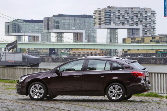 2013 Chevrolet Cruze Station Wagon - фотография 1 из 82 2013 Chevrolet Cruze Station Wagon - фотография 1 из 82