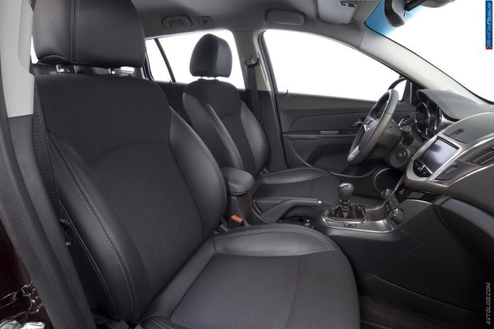 2013 Chevrolet Cruze Station Wagon - фотография 48 из 82