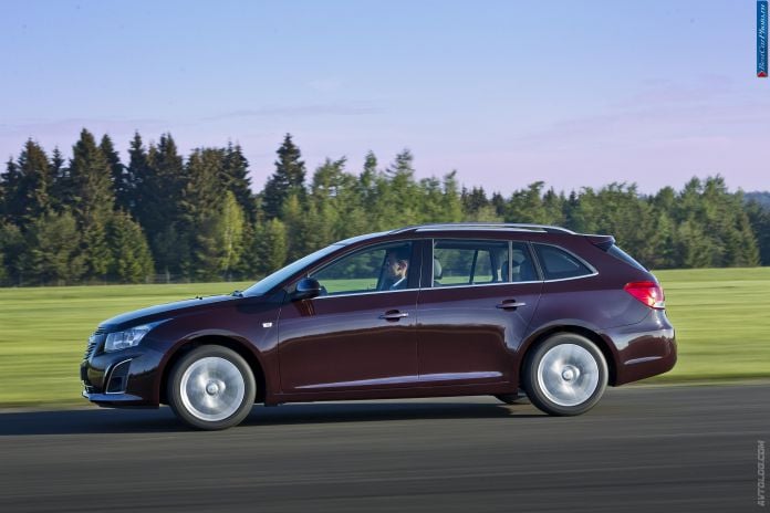 2013 Chevrolet Cruze Station Wagon - фотография 49 из 82