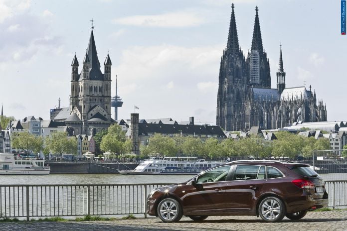 2013 Chevrolet Cruze Station Wagon - фотография 54 из 82