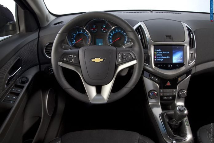 2013 Chevrolet Cruze Station Wagon - фотография 61 из 82