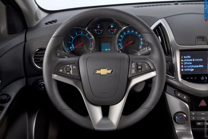 2013 Chevrolet Cruze Station Wagon - фотография 79 из 82