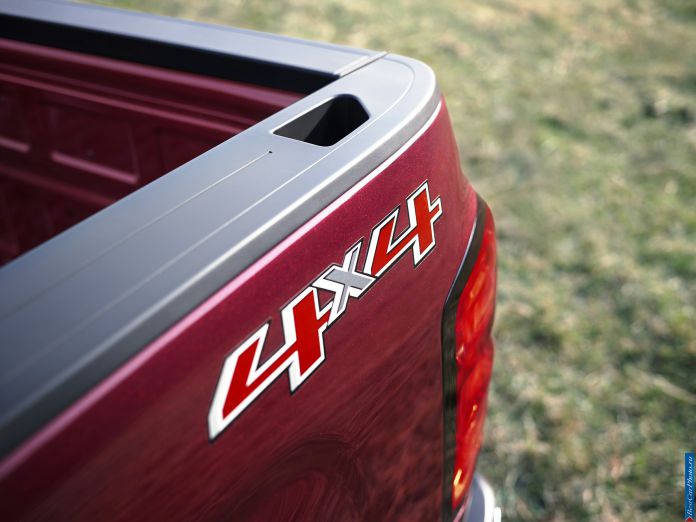 2014 Chevrolet Silverado - фотография 17 из 33