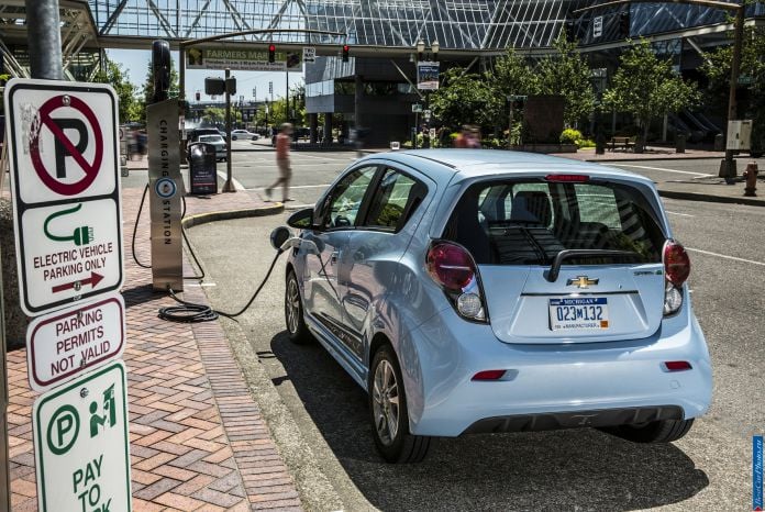 2014 Chevrolet Spark EV - фотография 27 из 45