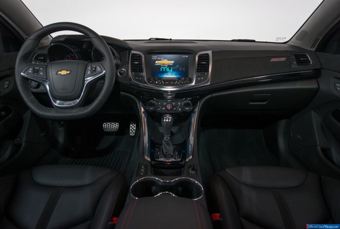 2014 Chevrolet SS - фотография 14 из 17