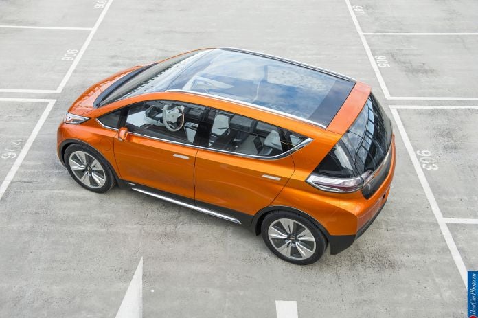 2015 Chevrolet Bolt EV Concept - фотография 3 из 8