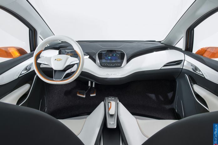 2015 Chevrolet Bolt EV Concept - фотография 6 из 8