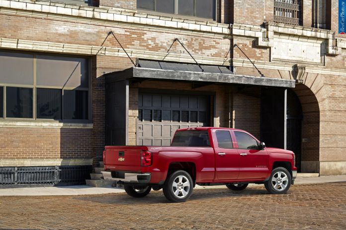 2015 Chevrolet Silverado Custom - фотография 2 из 3