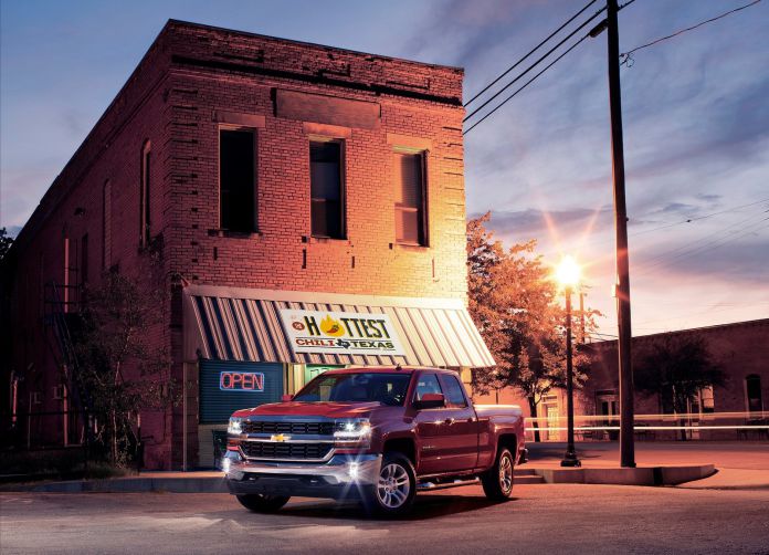 2016 Chevrolet Silverado - фотография 1 из 12