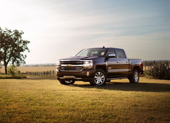 2016 Chevrolet Silverado - фотография 2 из 12