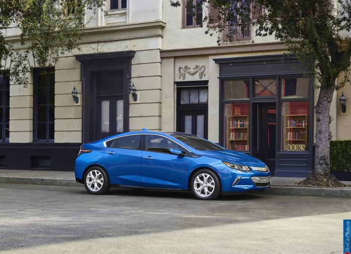 2016 Chevrolet Volt - фотография 2 из 21