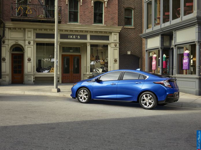 2016 Chevrolet Volt - фотография 3 из 21