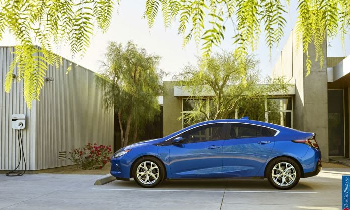 2016 Chevrolet Volt - фотография 4 из 21