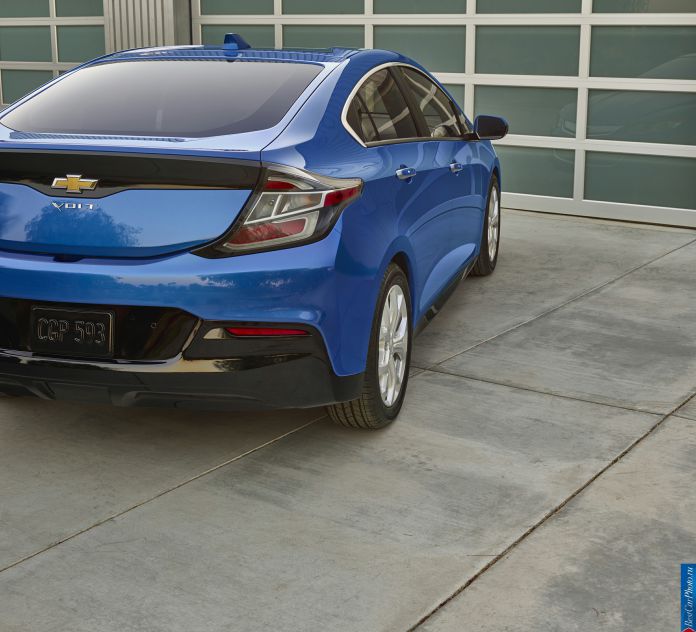 2016 Chevrolet Volt - фотография 6 из 21