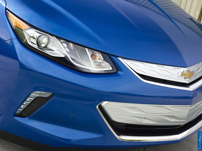 2016 Chevrolet Volt - фотография 8 из 21