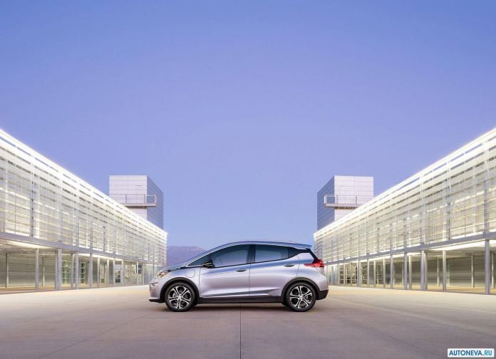 2017 Chevrolet Bolt EV - фотография 3 из 46