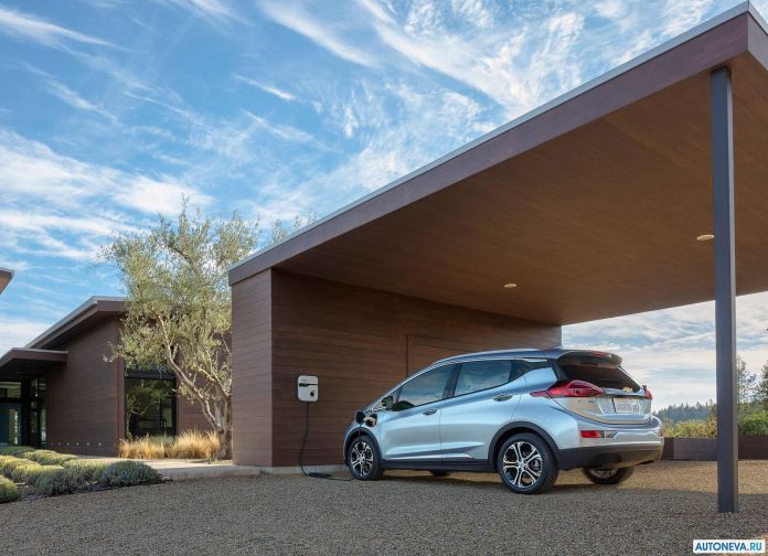 2017 Chevrolet Bolt EV - фотография 6 из 46