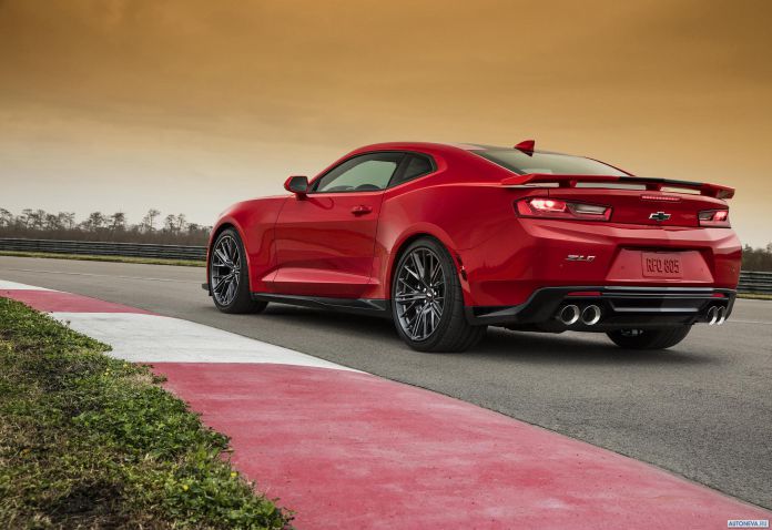 2017 Chevrolet Camaro ZL1 - фотография 2 из 11