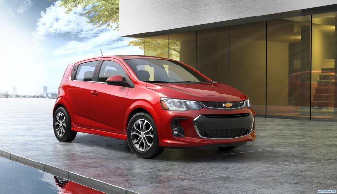 2017 Chevrolet Sonic - фотография 1 из 4