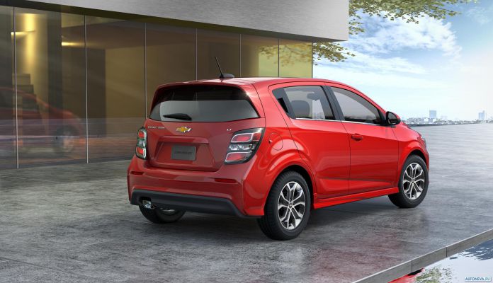 2017 Chevrolet Sonic - фотография 2 из 4