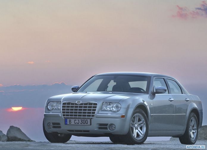 2005 Chrysler 300C - фотография 3 из 30