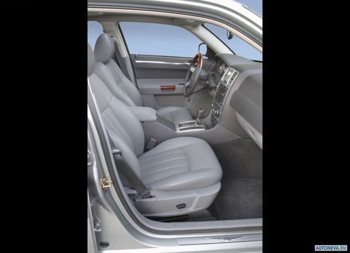 2005 Chrysler 300C - фотография 26 из 30