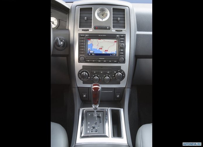 2005 Chrysler 300C - фотография 27 из 30