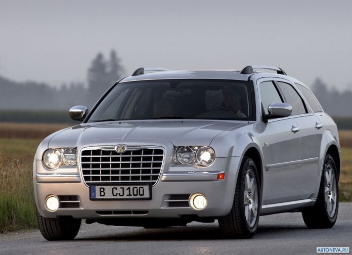 2005 Chrysler 300C Touring - фотография 4 из 30