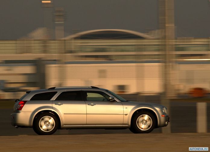 2005 Chrysler 300C Touring - фотография 12 из 30