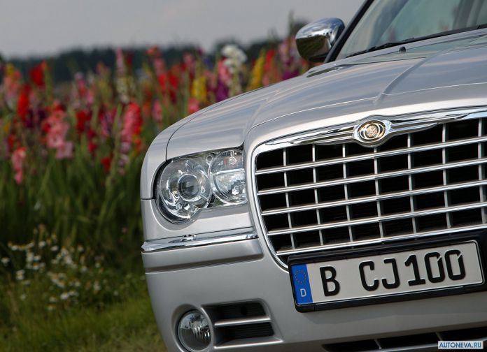 2005 Chrysler 300C Touring - фотография 29 из 30