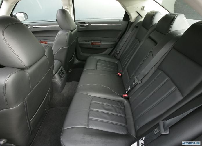2008 Chrysler 300C Touring UK-version - фотография 18 из 38