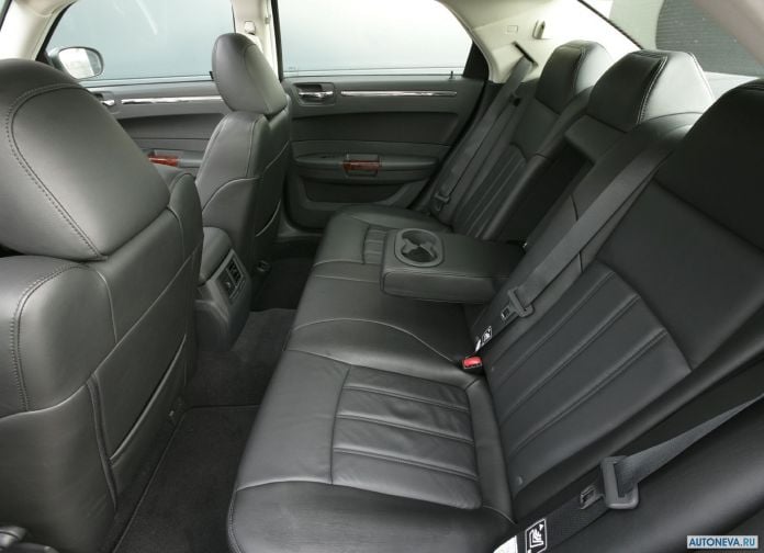 2008 Chrysler 300C Touring UK-version - фотография 19 из 38 2008 Chrysler 300C Touring UK-version - фотография 19 из 38